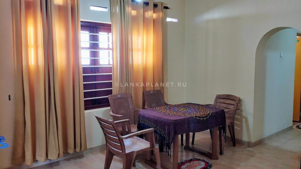 Twin Palms Hotel Mirissa Bagian luar foto