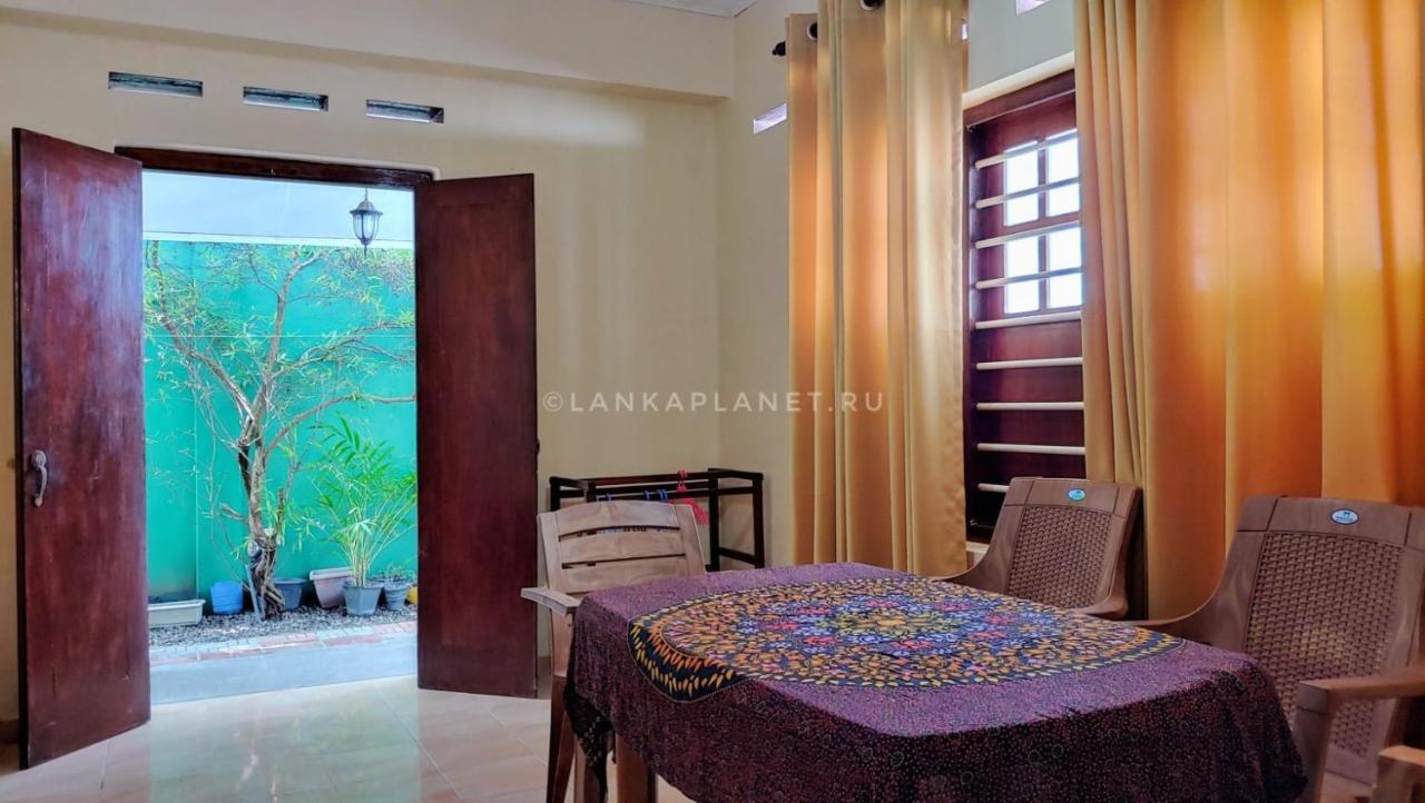 Twin Palms Hotel Mirissa Bagian luar foto