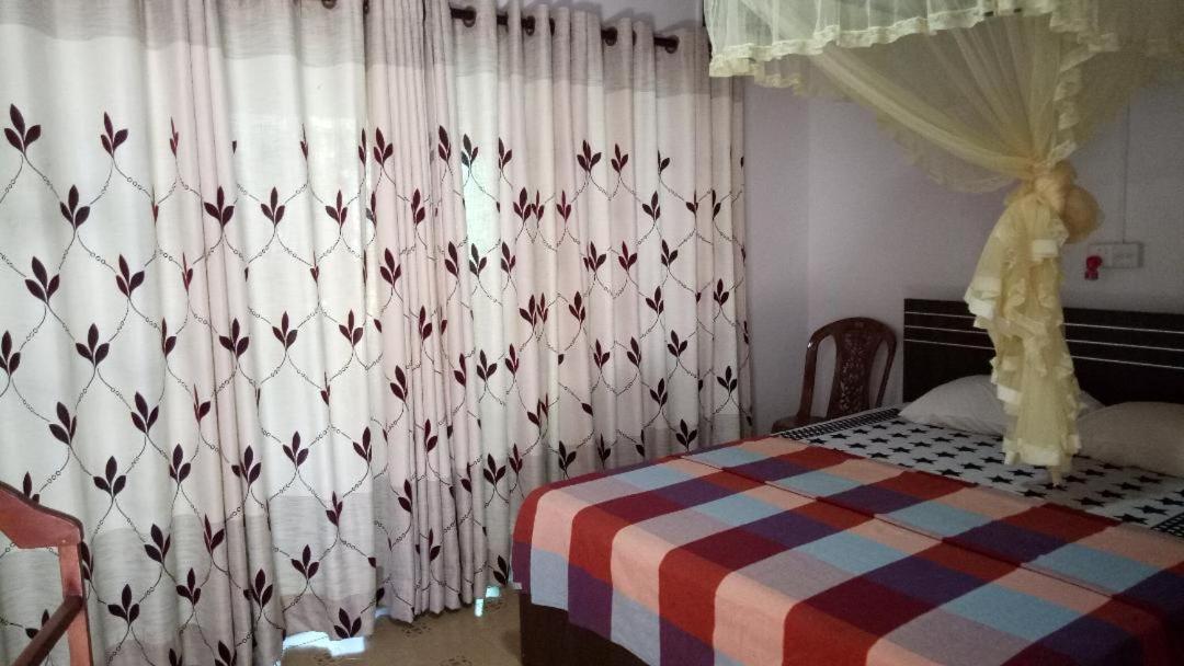 Twin Palms Hotel Mirissa Bagian luar foto