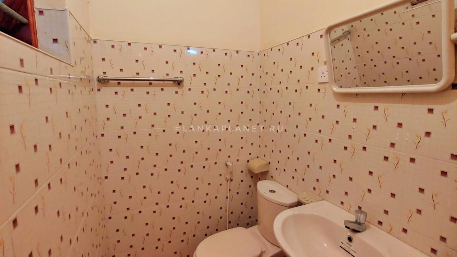 Twin Palms Hotel Mirissa Bagian luar foto