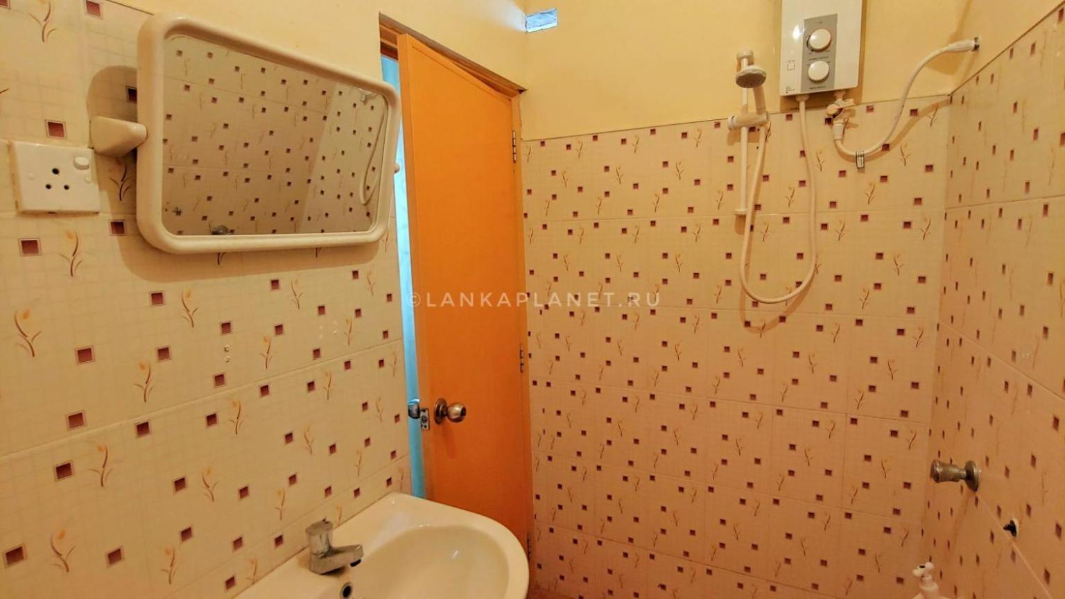 Twin Palms Hotel Mirissa Bagian luar foto